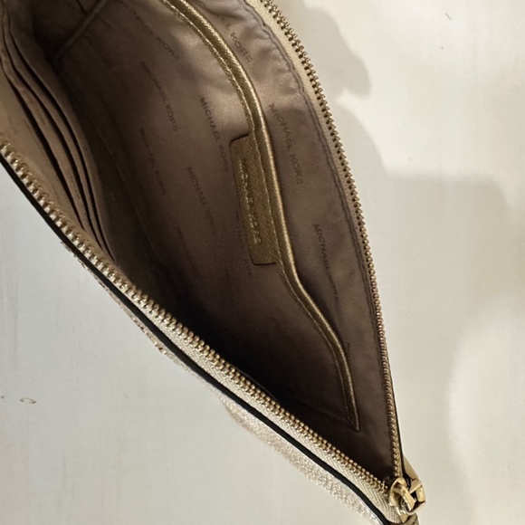 Michael Kors wristlet - Picture 2 of 2